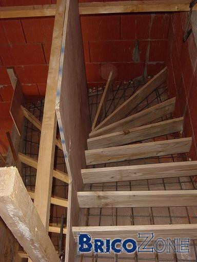 Coffrage escalier beton quart tournant