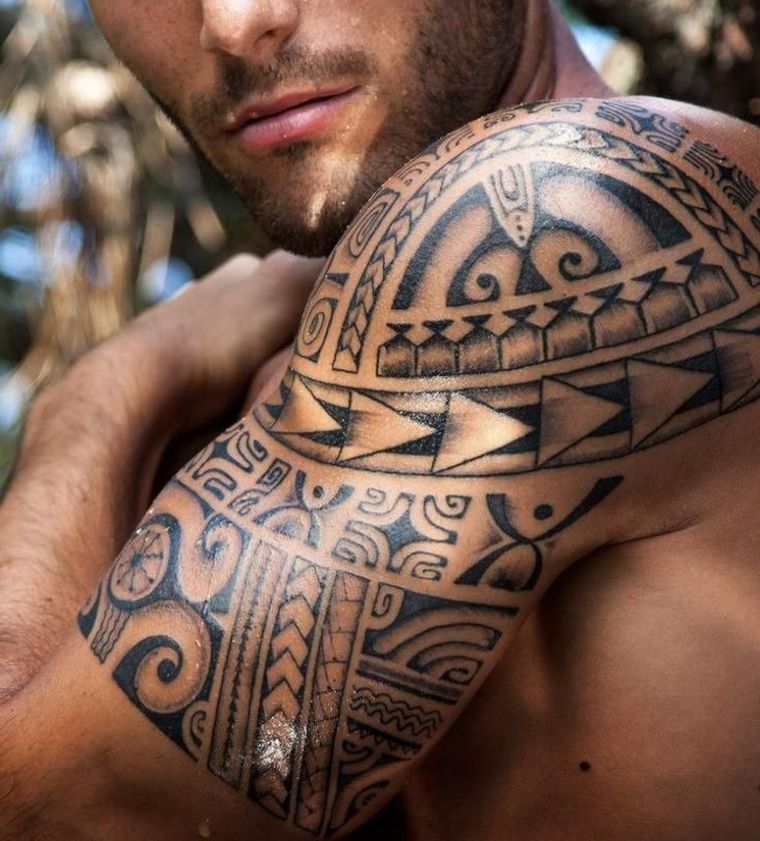 Tatouage maori bras
