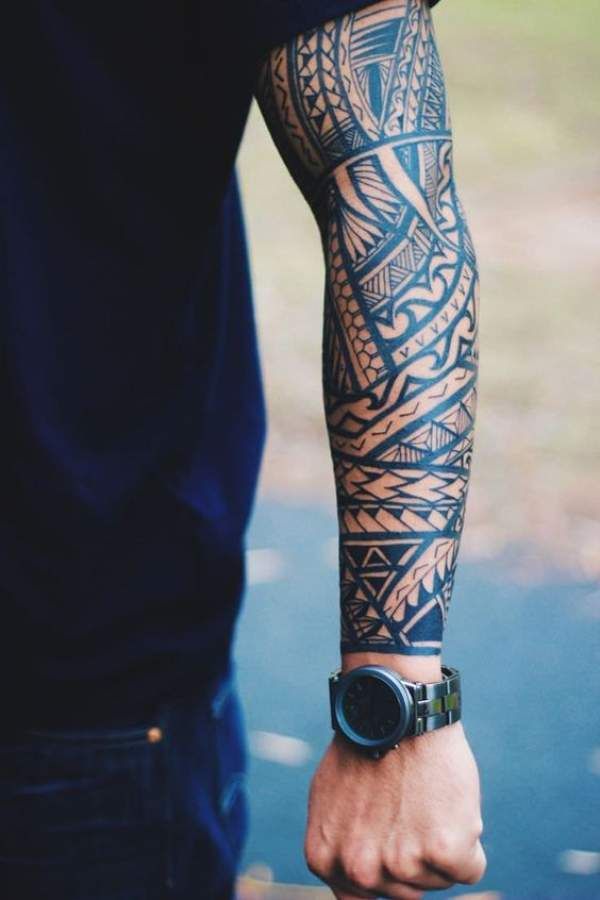 Tatouage avant bras tribal homme