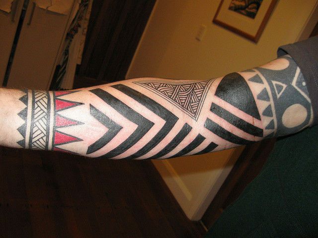 Modele tatouage avant bras homme tribal