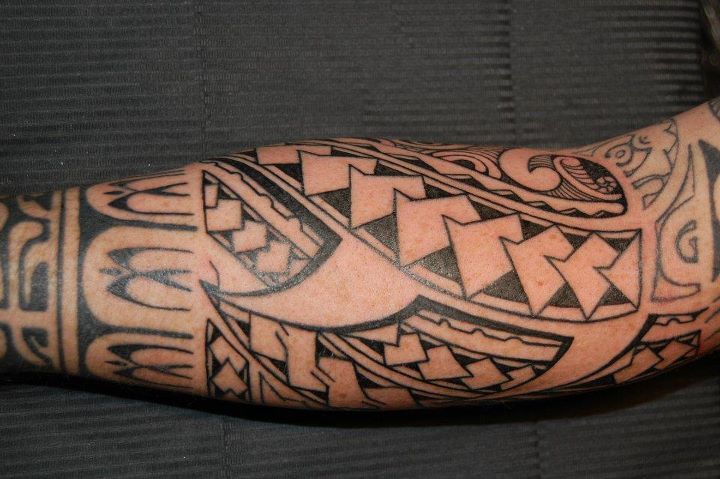 Tatouage maori avant bras
