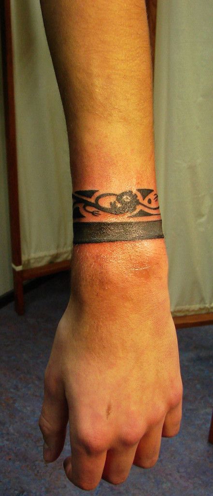 Tatouage maori poignet