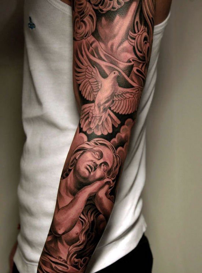 Tatouage sur bras homme