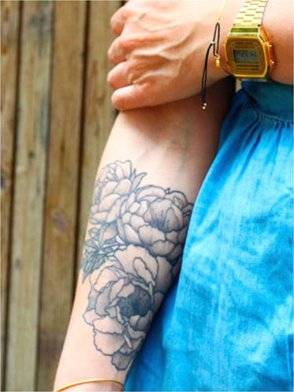 Tatouage fleur avant bras homme