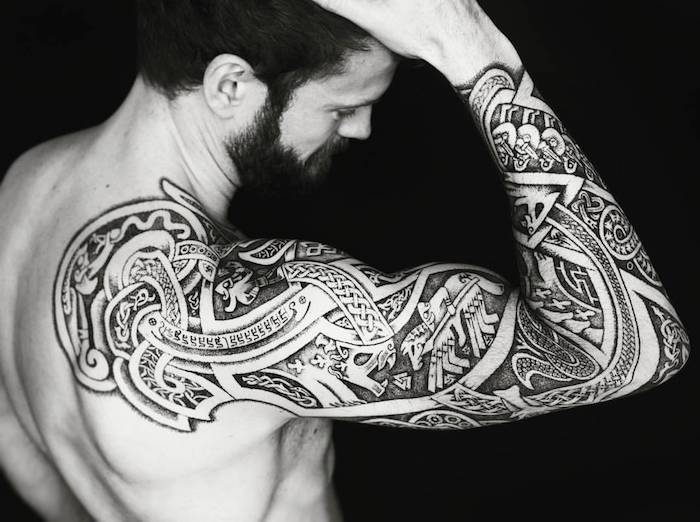 Tatouage homme tribal