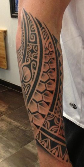 Modele tatouage tribal avant bras homme