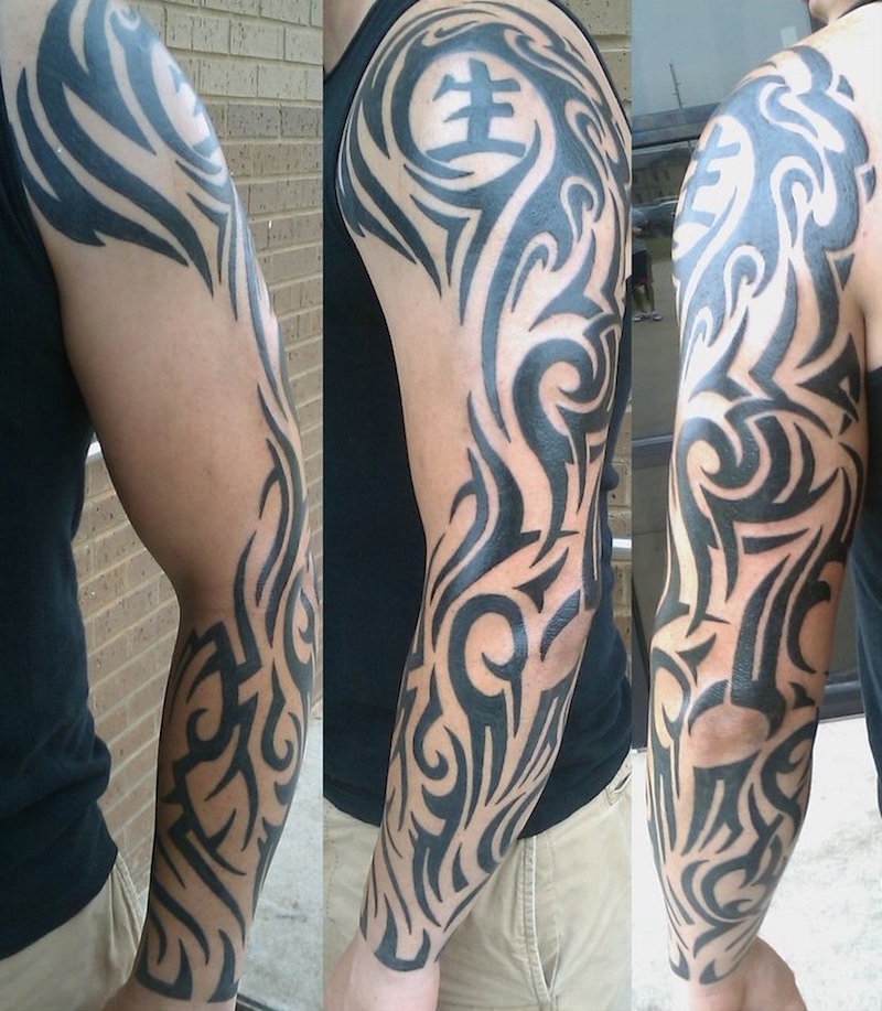 Tattoo tribal homme