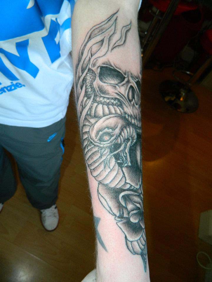 Tatouage homme bras gauche