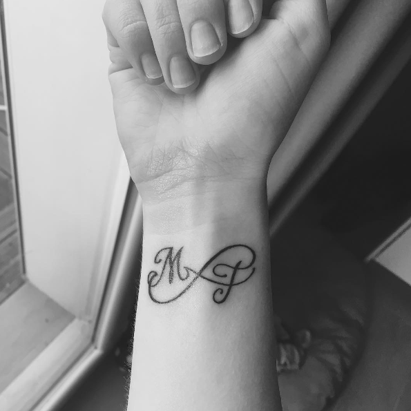 tatouage lettre k avec coeur