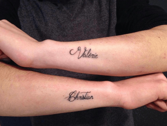 ecriture tatouage homme avant bras perfume