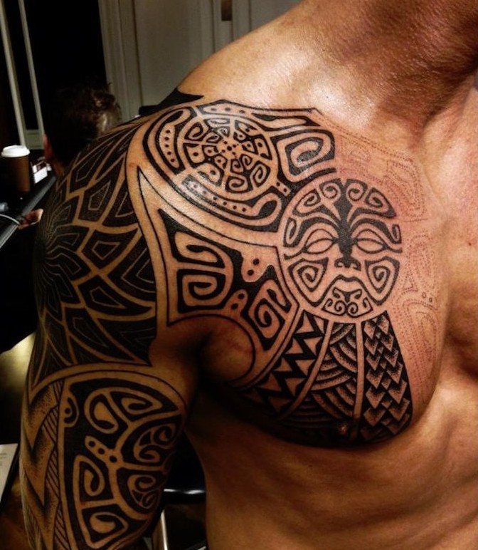 Tatouage tribal polynésien