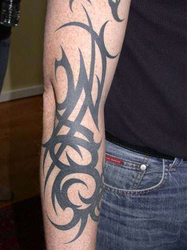 Photo tatouage tribal avant bras homme