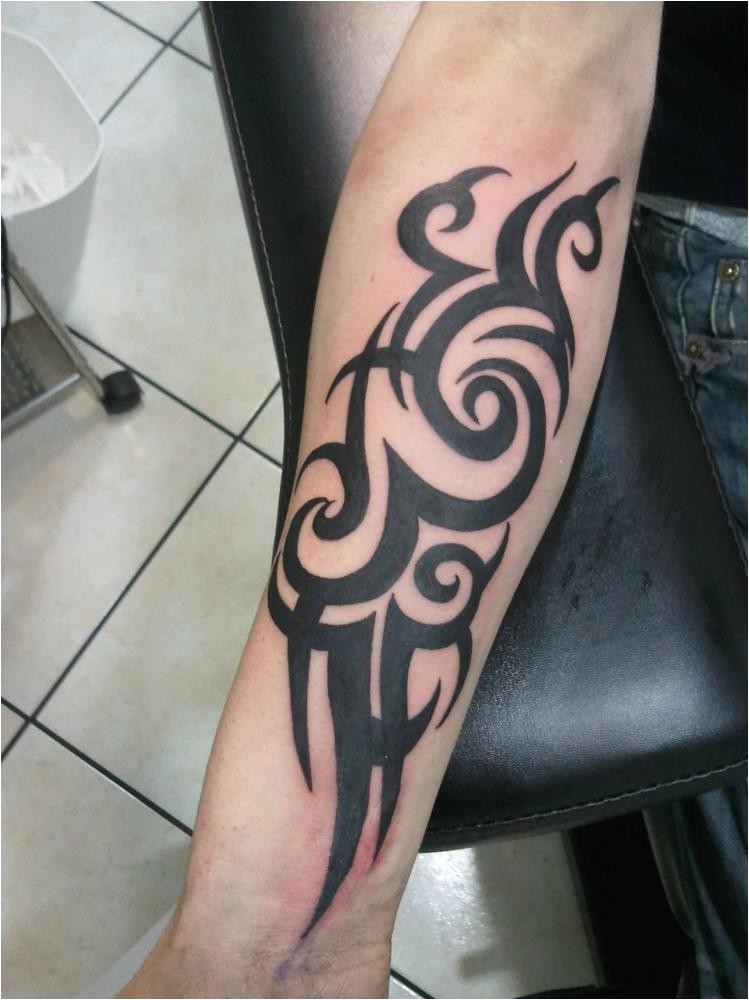 Tattoo avant bras homme tribal
