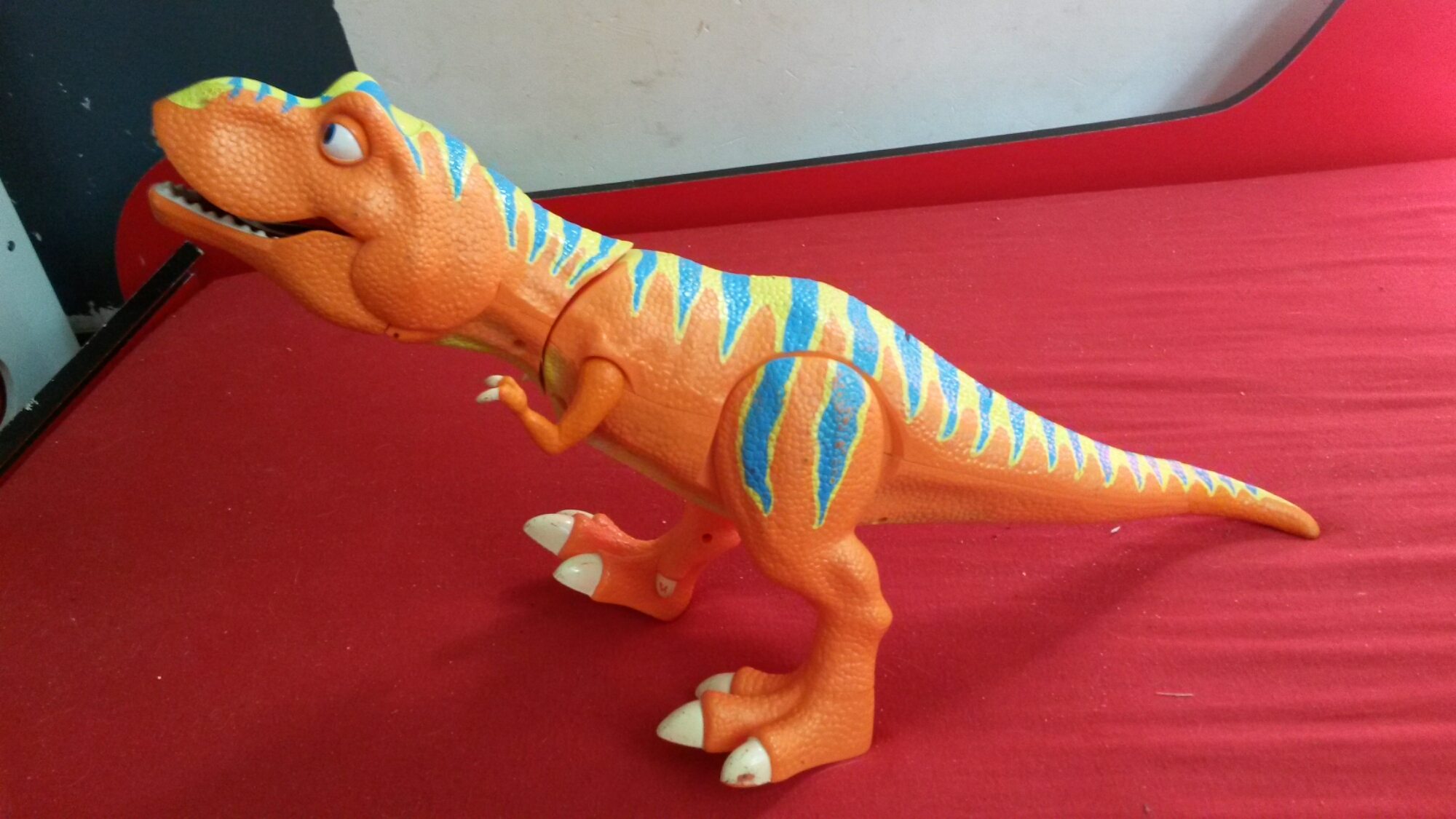 Dinosaure qui parle jouet